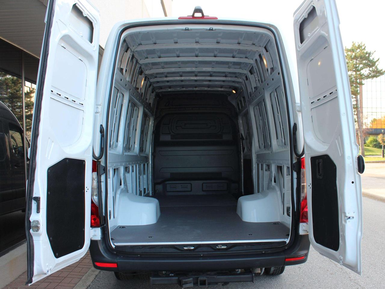 2024 Mercedes-Benz Sprinter 4500 - "HEAVY DUTY" - 170" FULL SIZE - TOW PKG Photo
