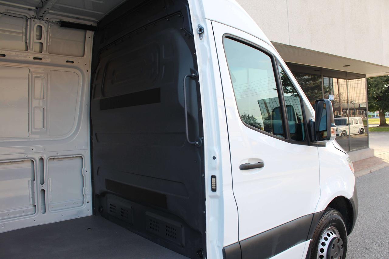 2024 Mercedes-Benz Sprinter 4500 - "HEAVY DUTY" - 170" FULL SIZE - TOW PKG Photo