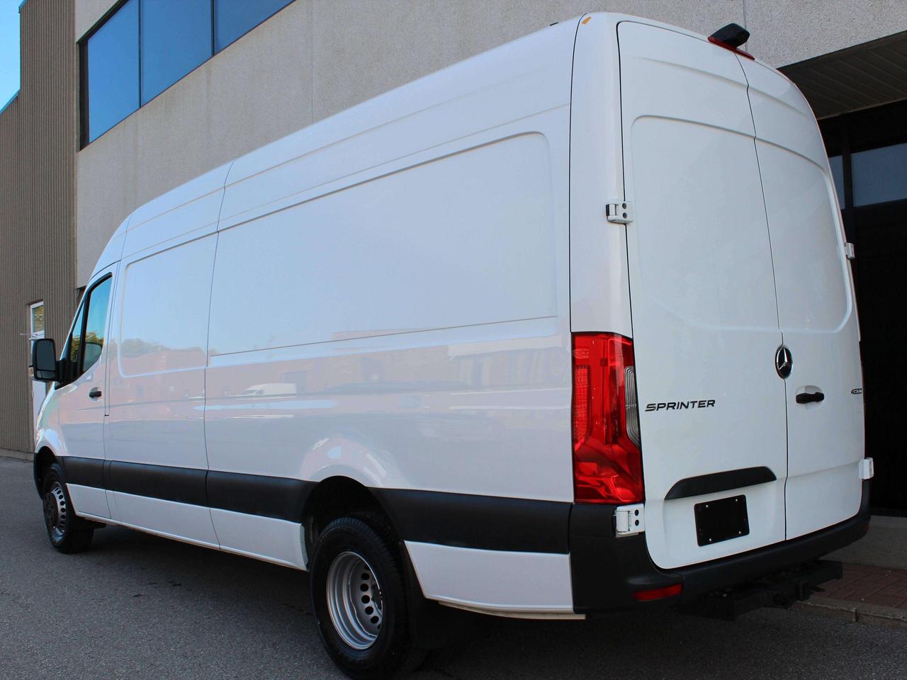 2024 Mercedes-Benz Sprinter 4500 - "HEAVY DUTY" - 170" FULL SIZE - TOW PKG Photo