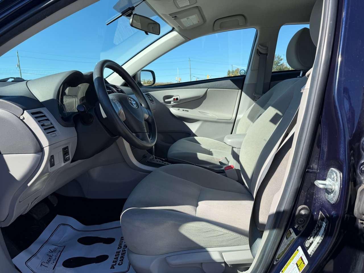 2013 Toyota Corolla LE Photo