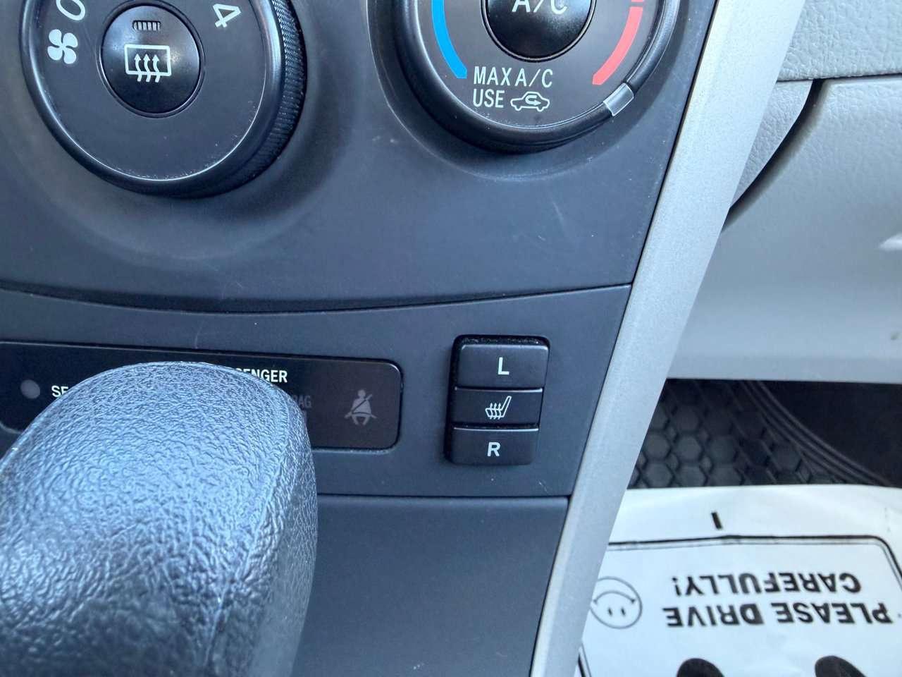 2013 Toyota Corolla LE Photo