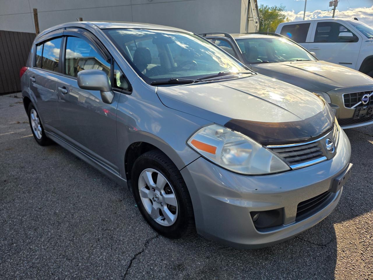 2008 Nissan Versa 1.8SL (CVT) 4dr Hatchback Photo0