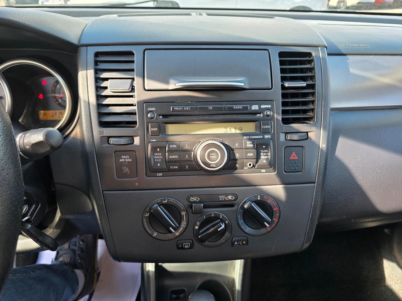 2008 Nissan Versa 1.8SL (CVT) 4dr Hatchback Photo