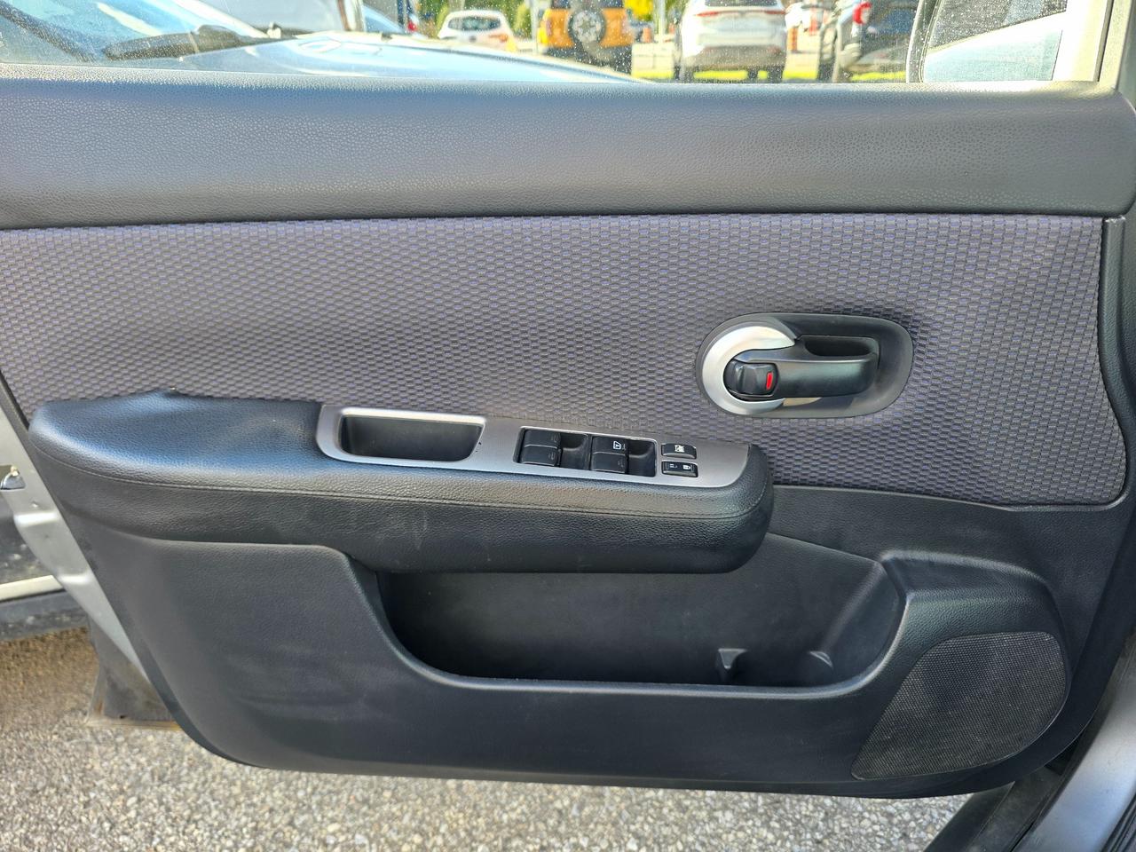 2008 Nissan Versa 1.8SL (CVT) 4dr Hatchback Photo