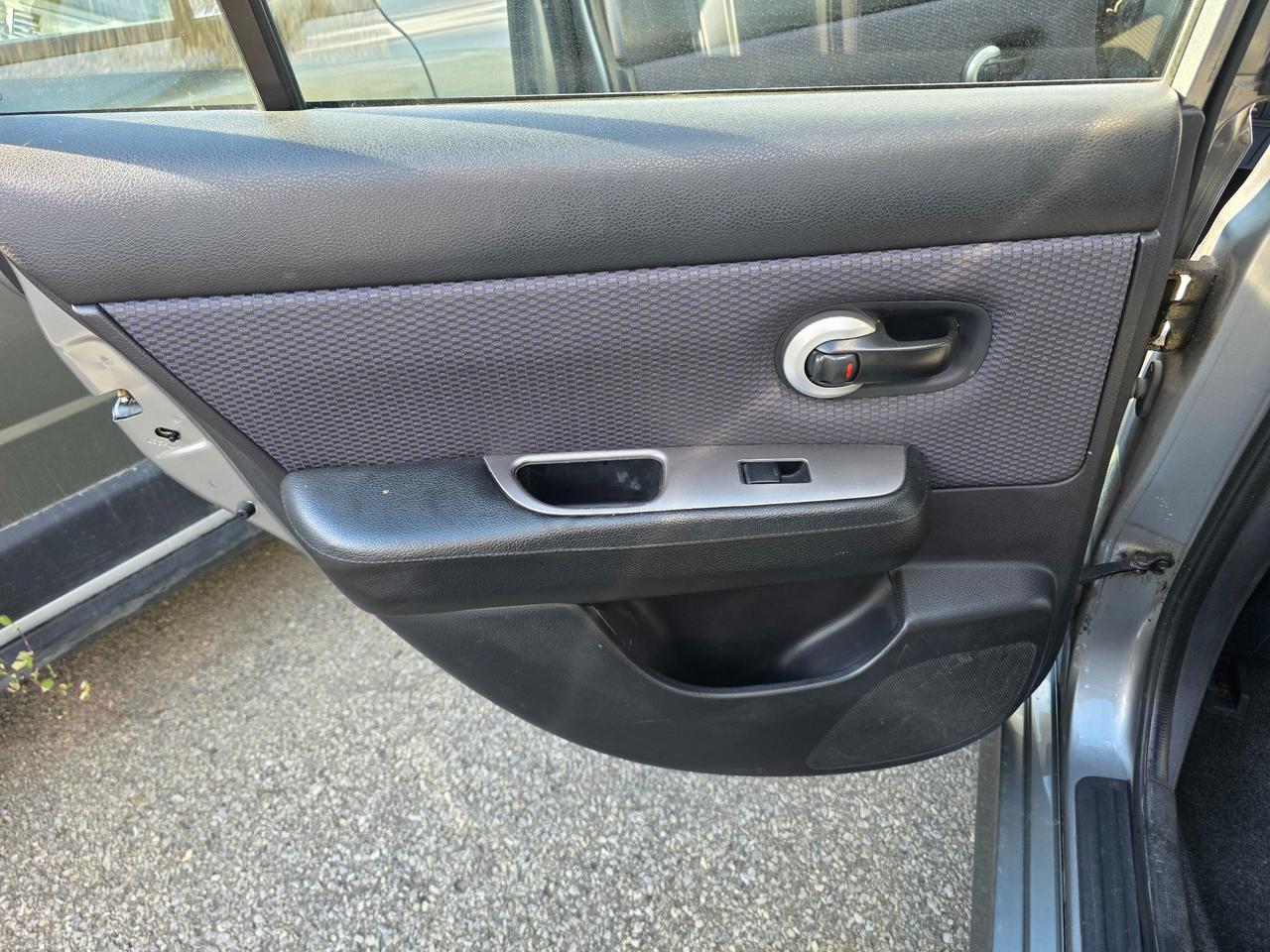 2008 Nissan Versa 1.8SL (CVT) 4dr Hatchback Photo