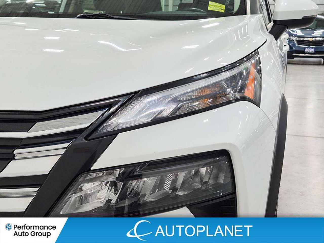2025 Nissan Rogue SV, Back Up Cam, Pano Roof, Bluetooth! Photo