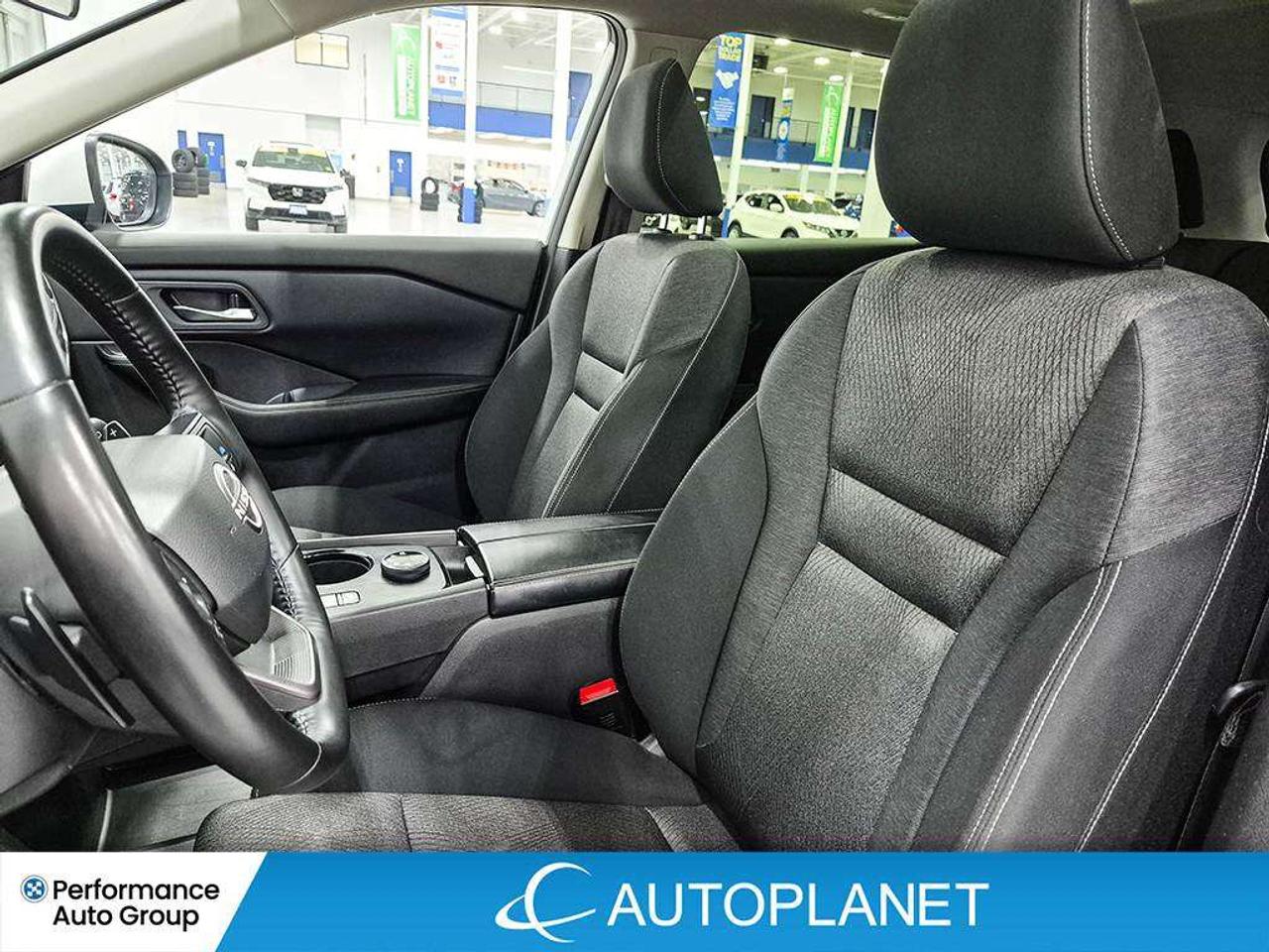 2025 Nissan Rogue SV, Back Up Cam, Pano Roof, Bluetooth! Photo