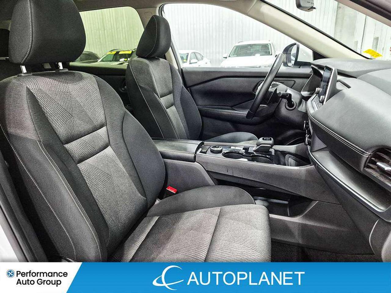 2025 Nissan Rogue SV, Back Up Cam, Pano Roof, Bluetooth! Photo