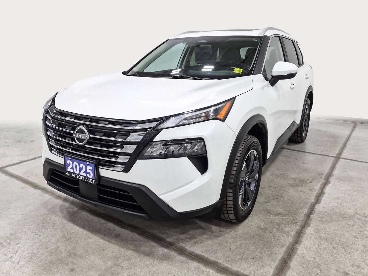 2025 Nissan Rogue SV, Back Up Cam, Pano Roof, Bluetooth! Photo