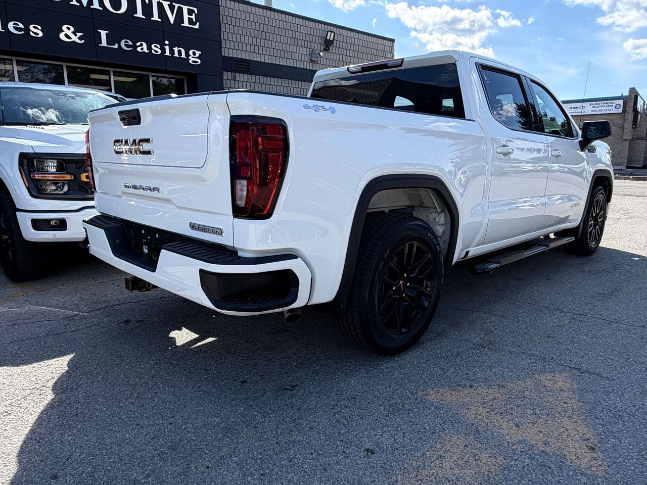 2022 GMC Sierra 1500 ELEVATION, BRAND NEW TIRES, BRAND NEW BRAKES Photo
