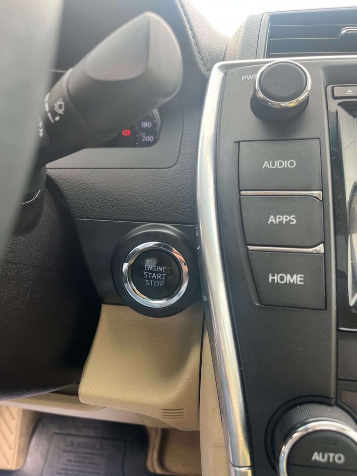 2017 Toyota Camry XLE LEATHER CERTIFIED Photo