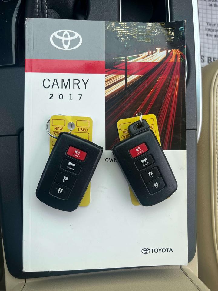 2017 Toyota Camry XLE LEATHER CERTIFIED Photo