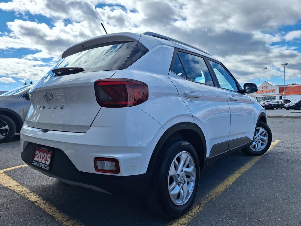 2025 Hyundai Venue Preferred IVT Photo
