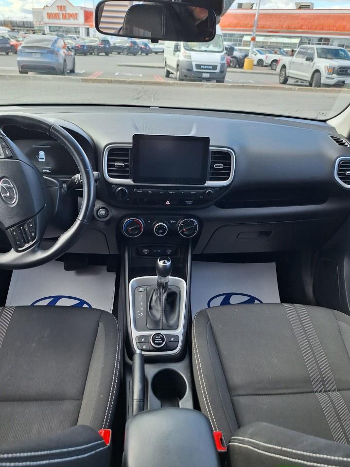 2025 Hyundai Venue Preferred IVT Photo