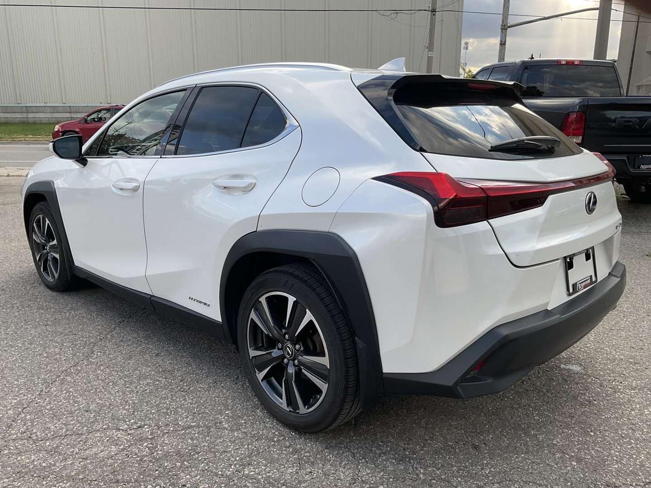 2019 Lexus UX 250H AWD - LEATHER! BACK-UP CAM! BSM! SUNROOF! Photo