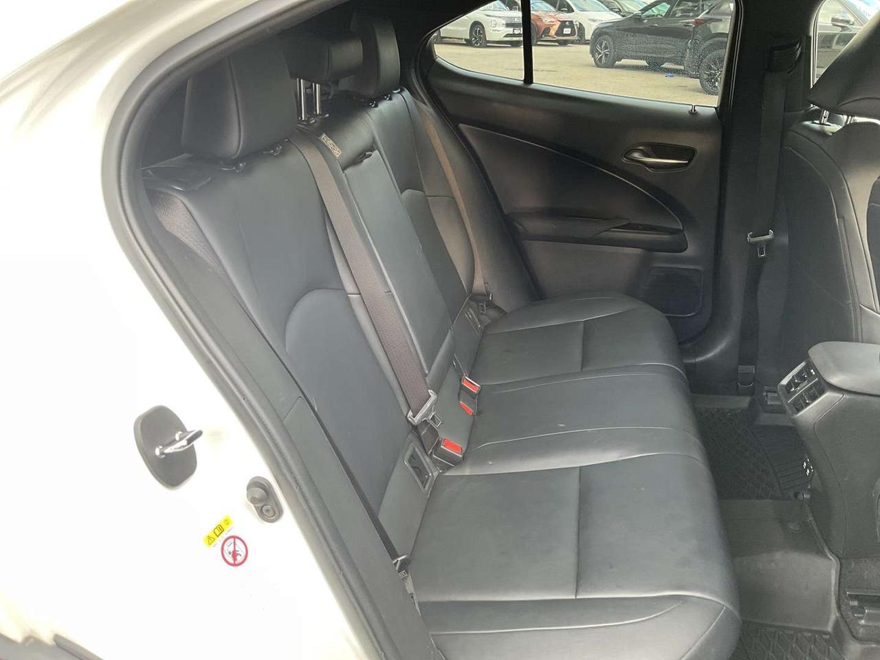 2019 Lexus UX 250H AWD - LEATHER! BACK-UP CAM! BSM! SUNROOF! Photo