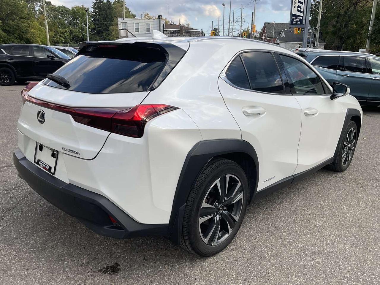 2019 Lexus UX 250H AWD - LEATHER! BACK-UP CAM! BSM! SUNROOF! Photo