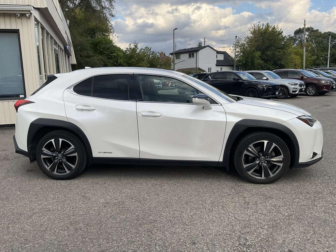 2019 Lexus UX 250H AWD - LEATHER! BACK-UP CAM! BSM! SUNROOF! Photo