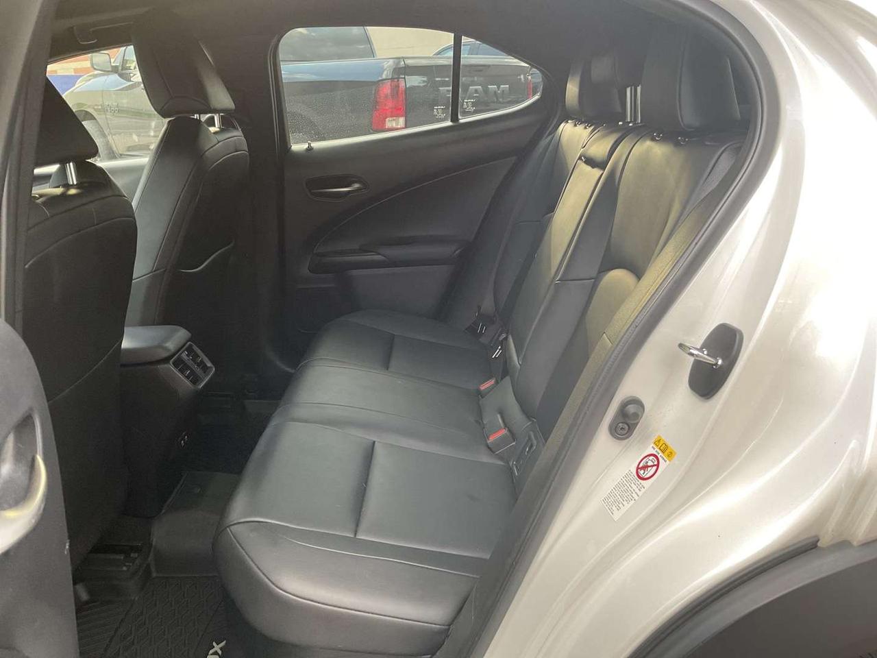 2019 Lexus UX 250H AWD - LEATHER! BACK-UP CAM! BSM! SUNROOF! Photo