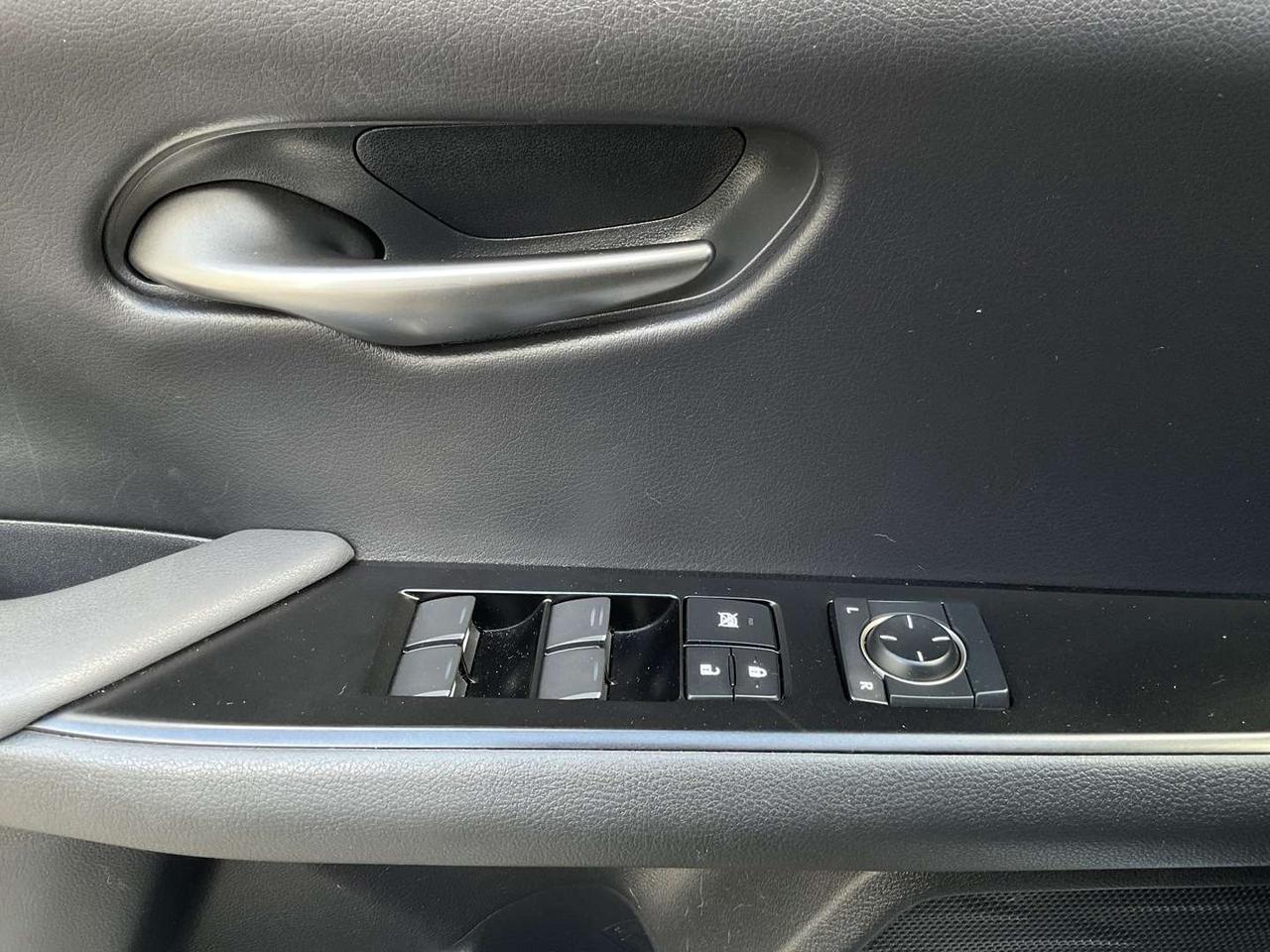 2019 Lexus UX 250H AWD - LEATHER! BACK-UP CAM! BSM! SUNROOF! Photo