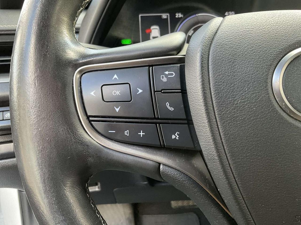 2019 Lexus UX 250H AWD - LEATHER! BACK-UP CAM! BSM! SUNROOF! Photo