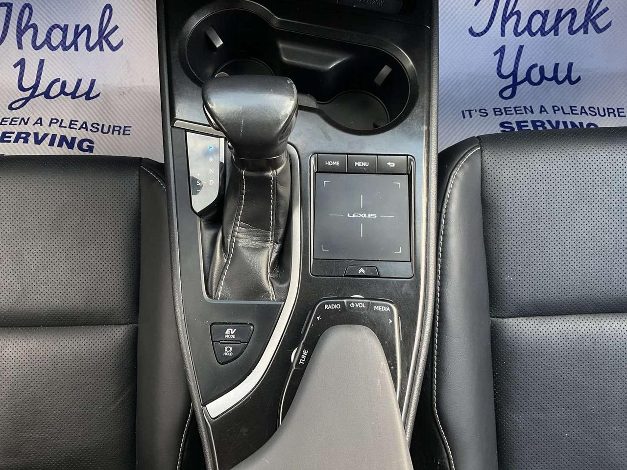 2019 Lexus UX 250H AWD - LEATHER! BACK-UP CAM! BSM! SUNROOF! Photo