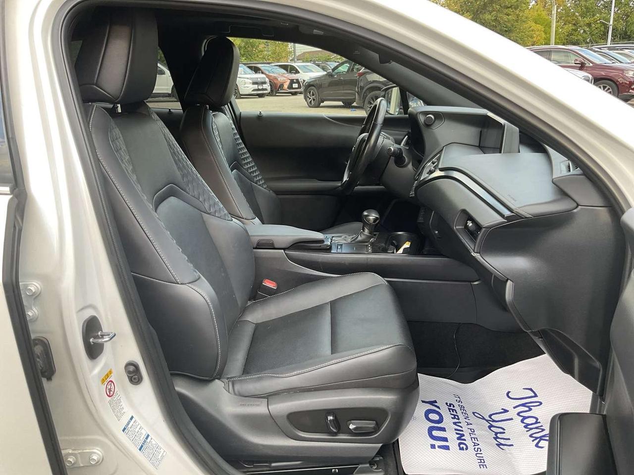 2019 Lexus UX 250H AWD - LEATHER! BACK-UP CAM! BSM! SUNROOF! Photo
