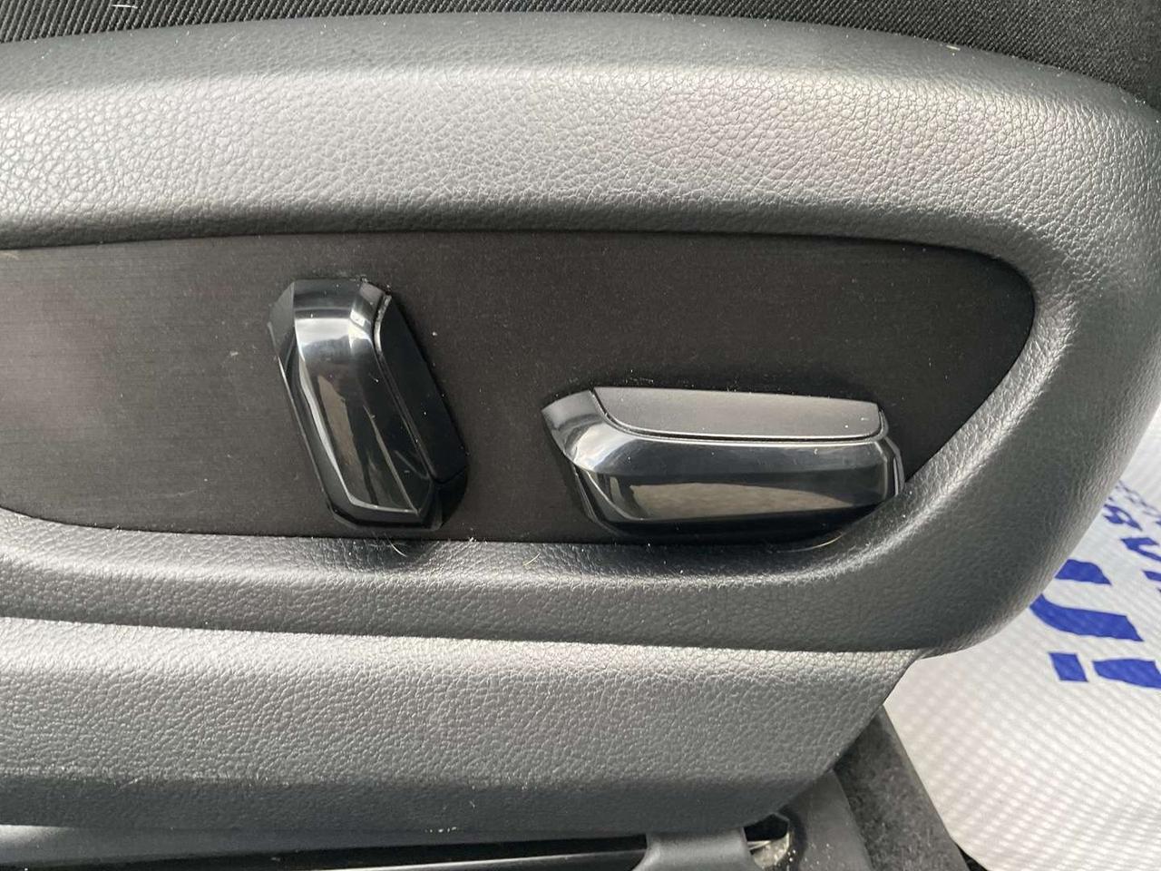 2019 Lexus UX 250H AWD - LEATHER! BACK-UP CAM! BSM! SUNROOF! Photo
