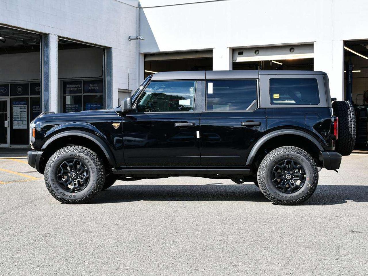 2026 Ford Bronco Badlands Photo4