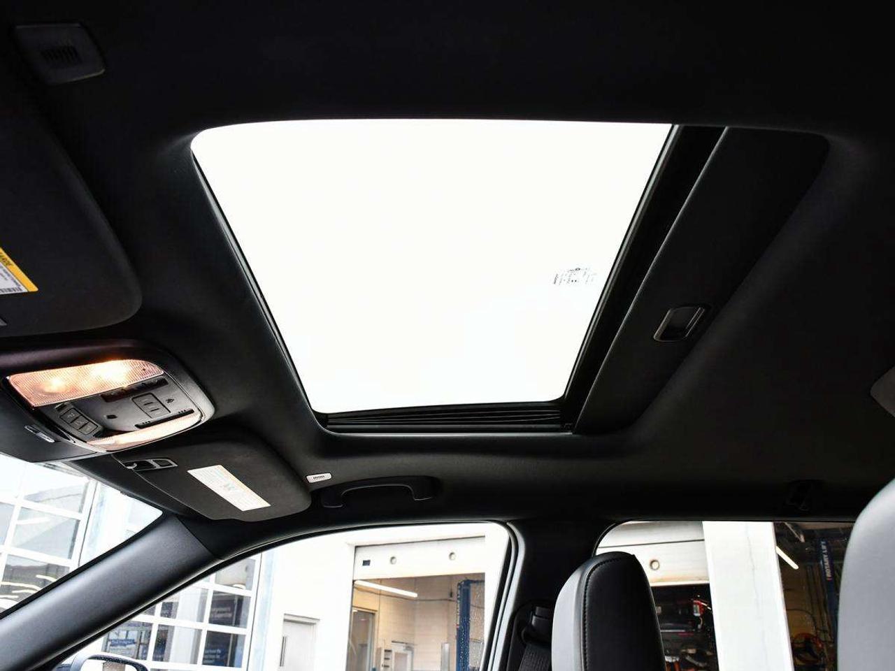 2025 Dodge Durango R/T AWD   Clean Carfax   Hemi Photo