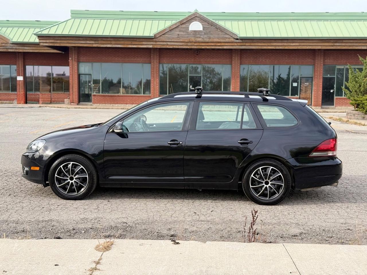 2014 Volkswagen Golf SportWagen Trendline Photo