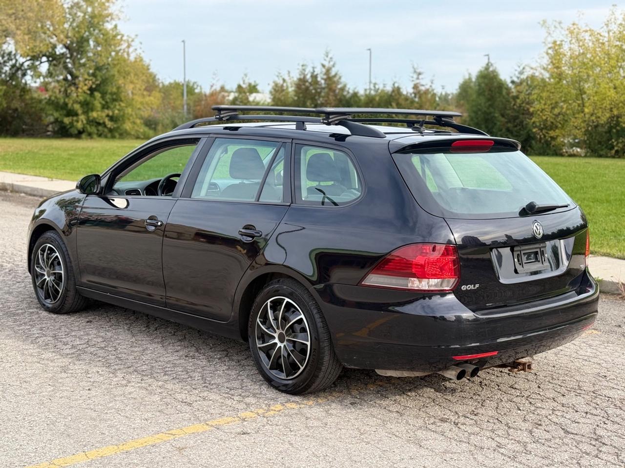 2014 Volkswagen Golf SportWagen Trendline Photo