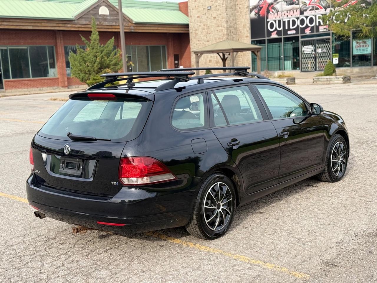 2014 Volkswagen Golf SportWagen Trendline Photo