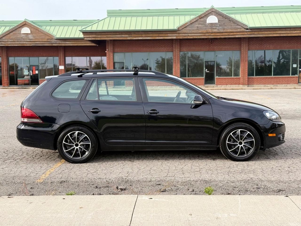 2014 Volkswagen Golf SportWagen Trendline Photo