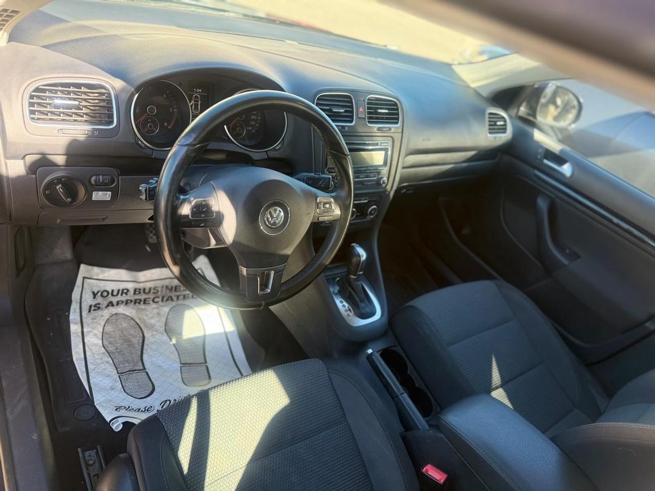 2014 Volkswagen Golf SportWagen Trendline Photo