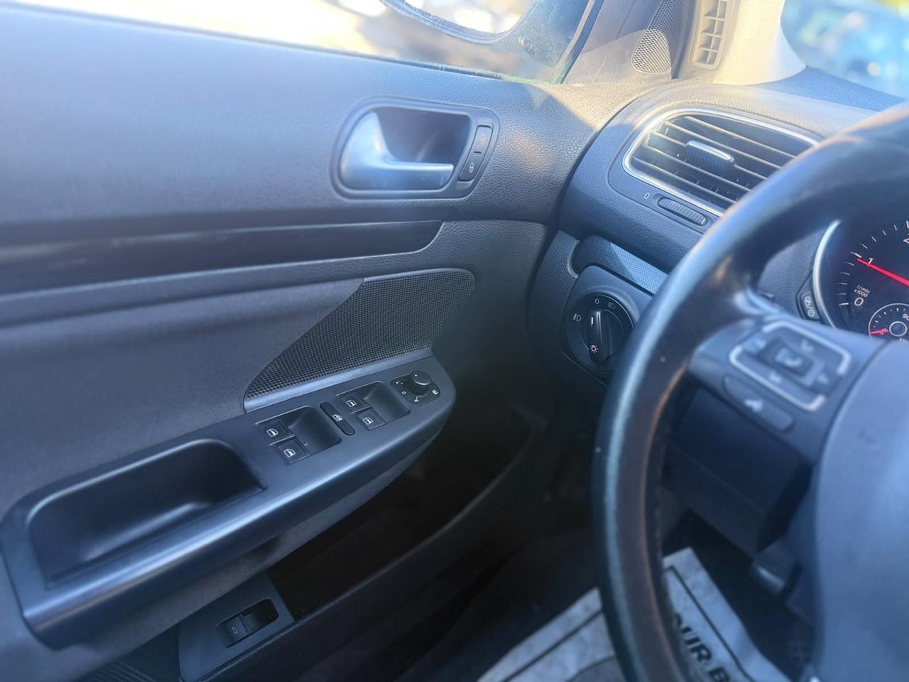 2014 Volkswagen Golf SportWagen Trendline Photo