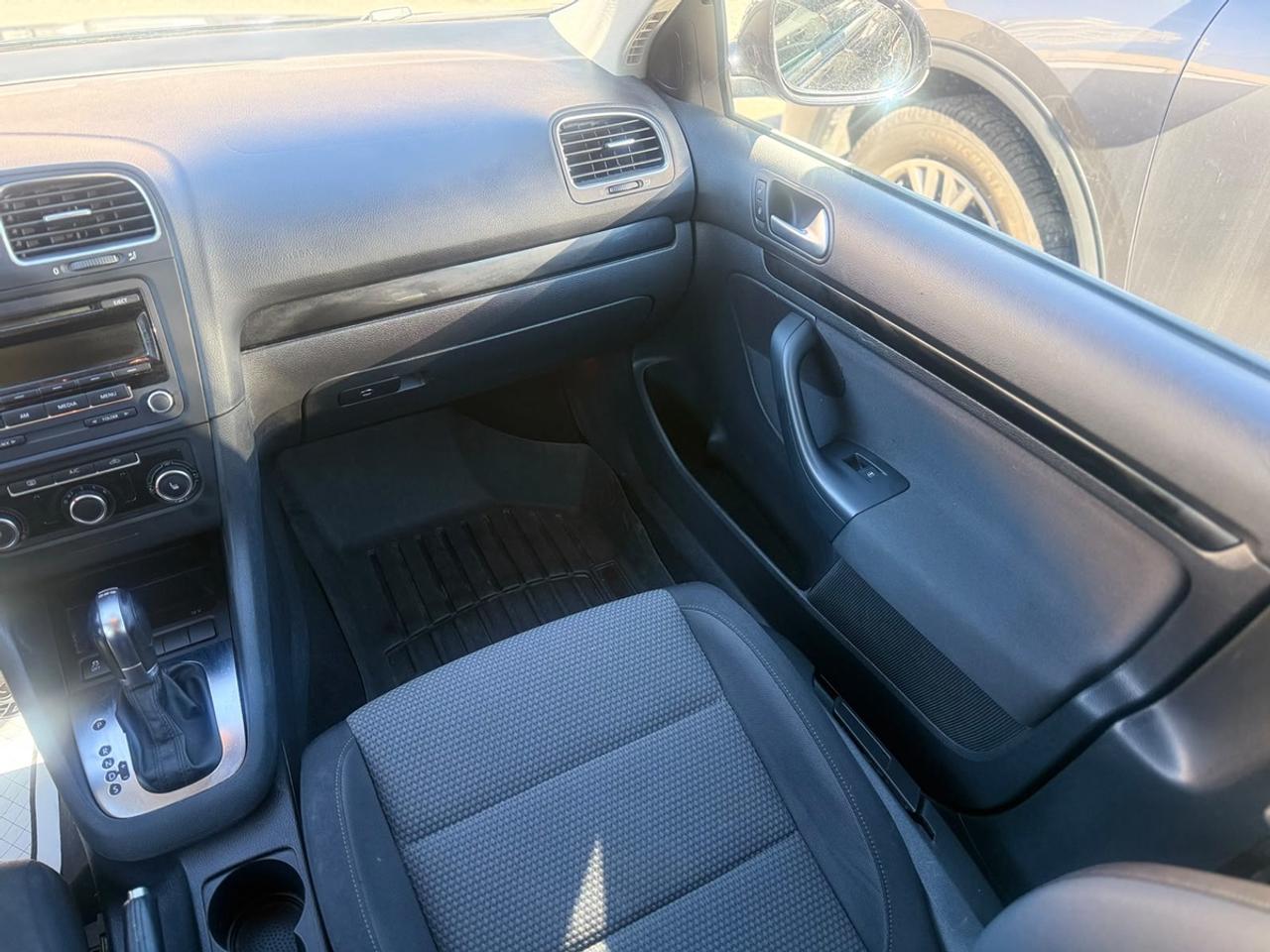 2014 Volkswagen Golf SportWagen Trendline Photo