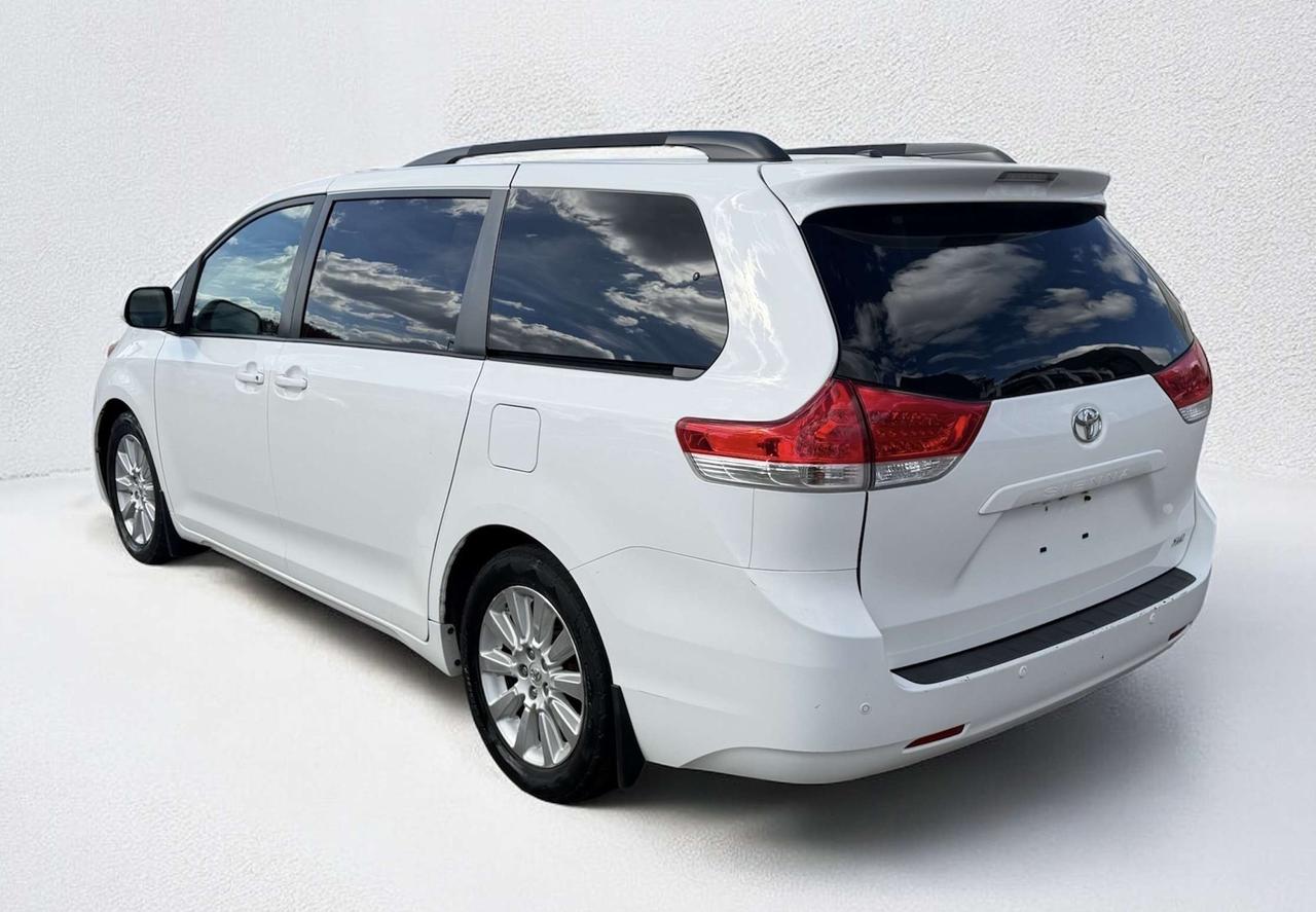 2011 Toyota Sienna XLE ~ LEATHER ~ SUNROOF ~ PWR DOORS ~ CERTIFIED Photo