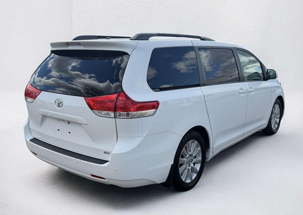2011 Toyota Sienna XLE ~ LEATHER ~ SUNROOF ~ PWR DOORS ~ CERTIFIED Photo