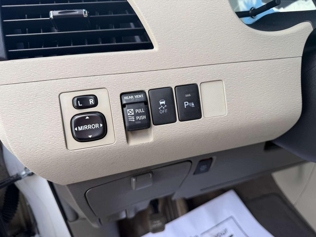 2011 Toyota Sienna XLE ~ LEATHER ~ SUNROOF ~ PWR DOORS ~ CERTIFIED Photo