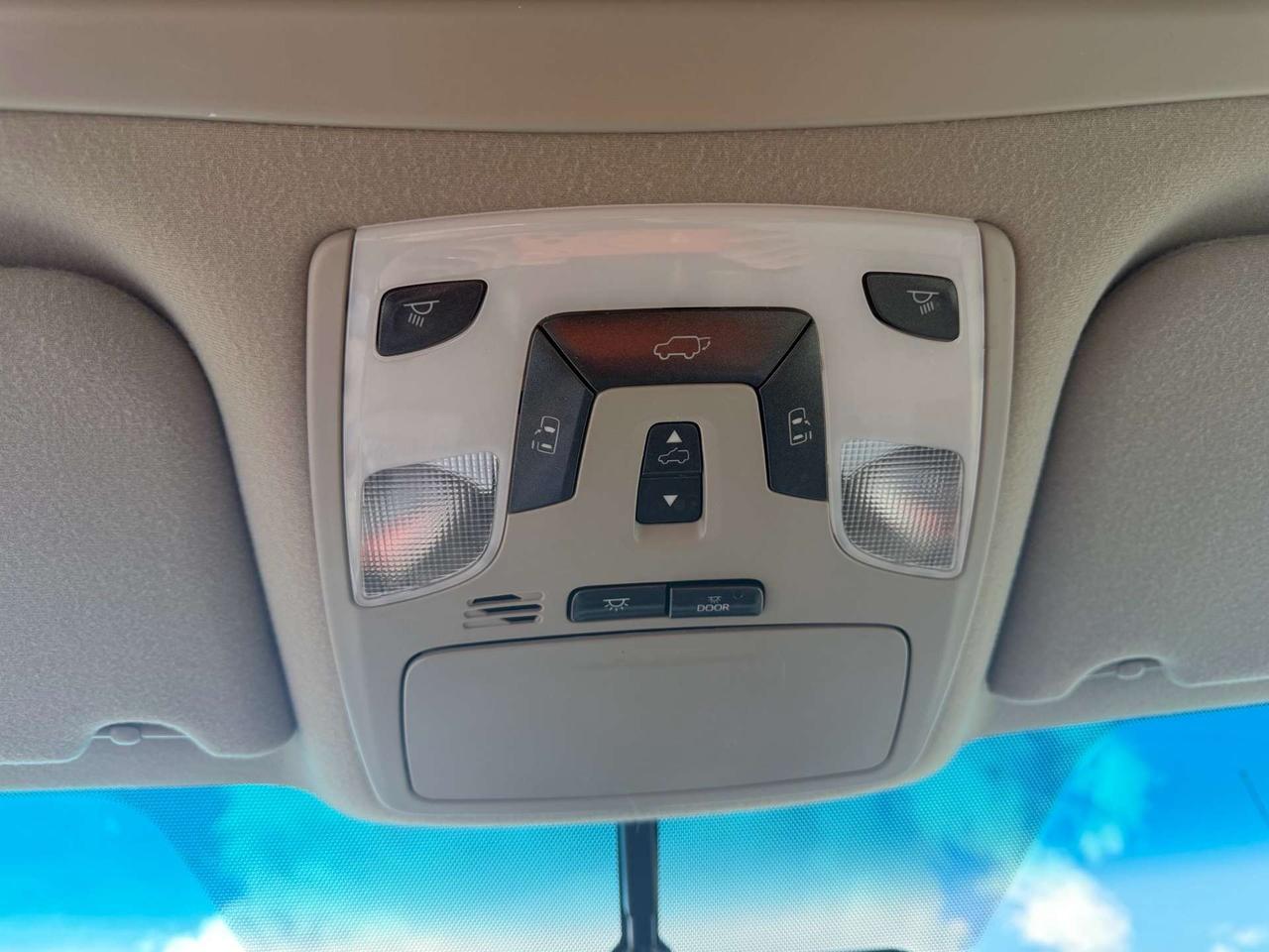 2011 Toyota Sienna XLE ~ LEATHER ~ SUNROOF ~ PWR DOORS ~ CERTIFIED Photo