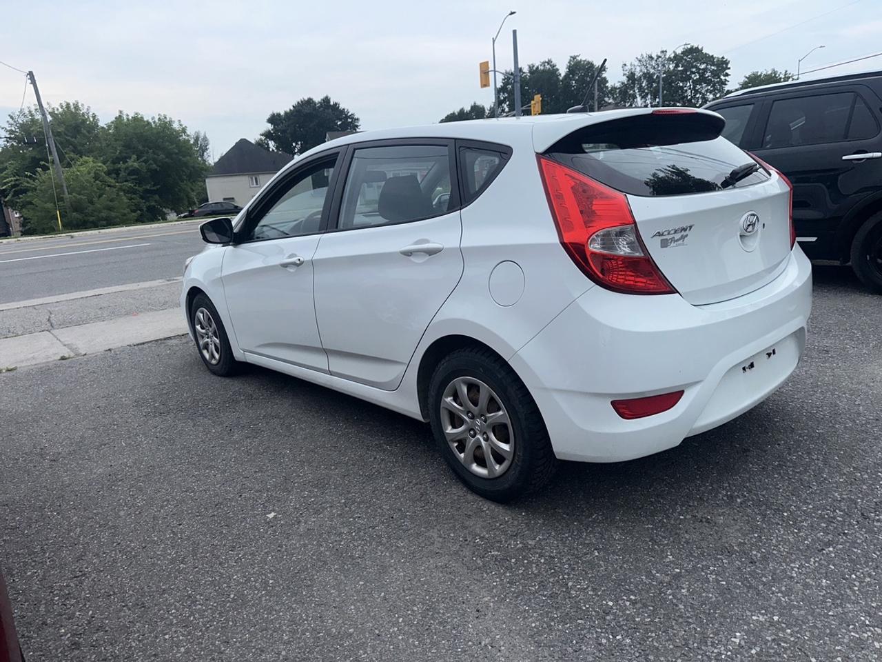 2013 Hyundai Accent GS Photo