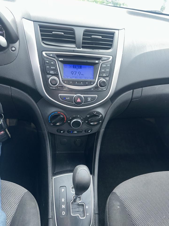 2013 Hyundai Accent GS Photo