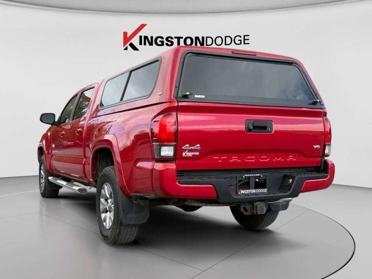 2018 Toyota Tacoma SR5 4WD Photo2