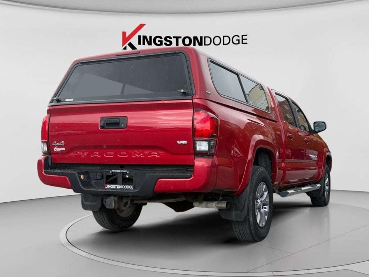 2018 Toyota Tacoma SR5 4WD Photo4