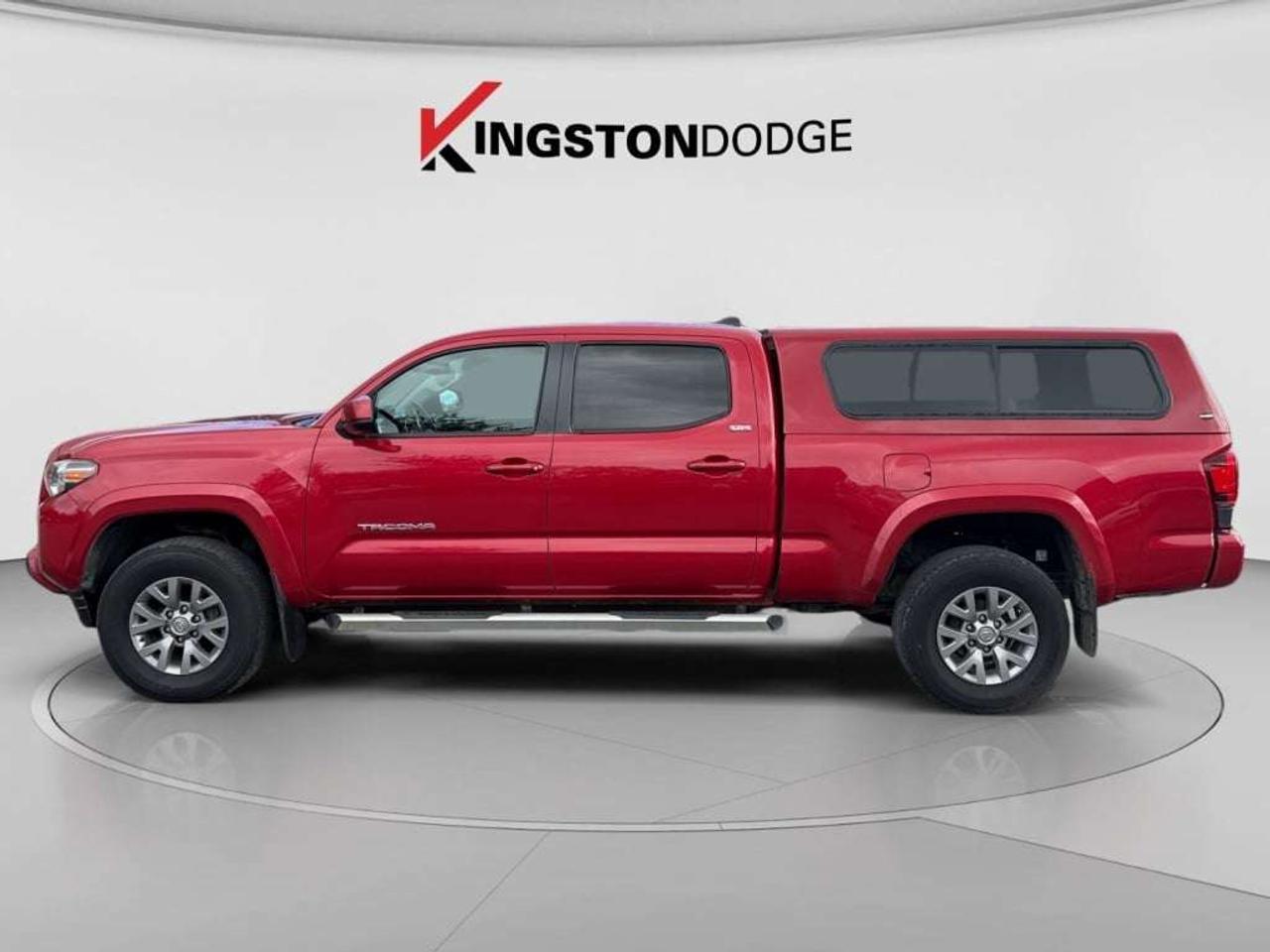 2018 Toyota Tacoma SR5 4WD Photo1