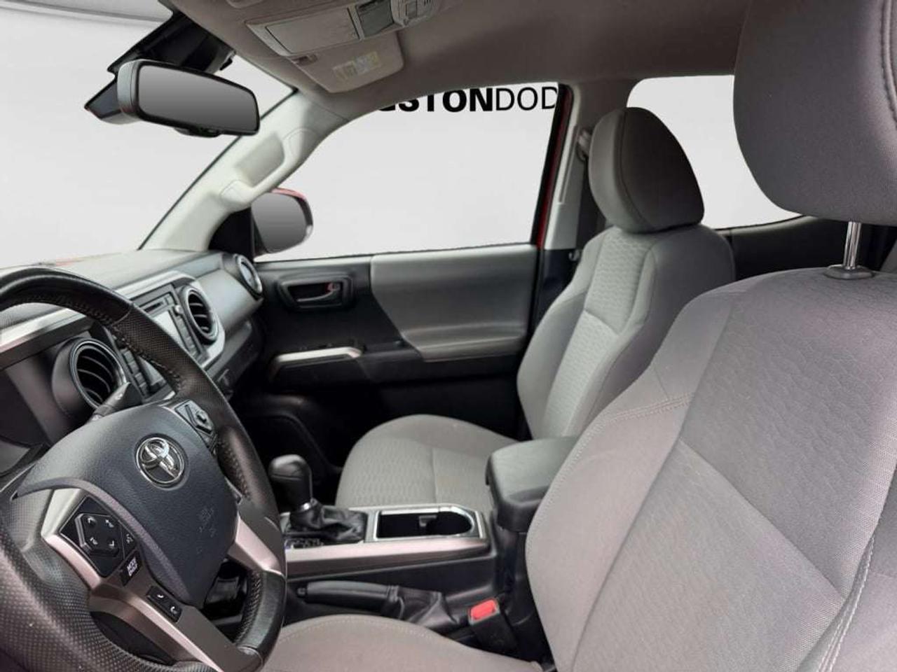 2018 Toyota Tacoma SR5 4WD Photo
