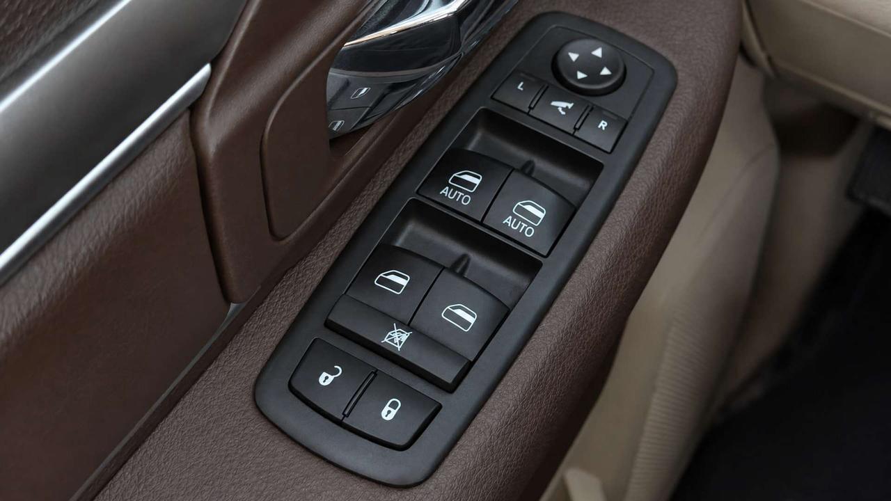 2017 RAM 1500 SLT   ONE Owner   NO Accident Photo