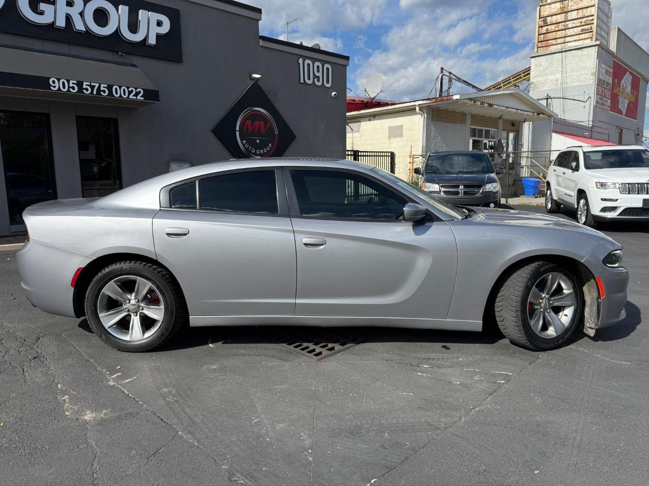 2016 Dodge Charger 4dr Sdn SXT RWD Photo