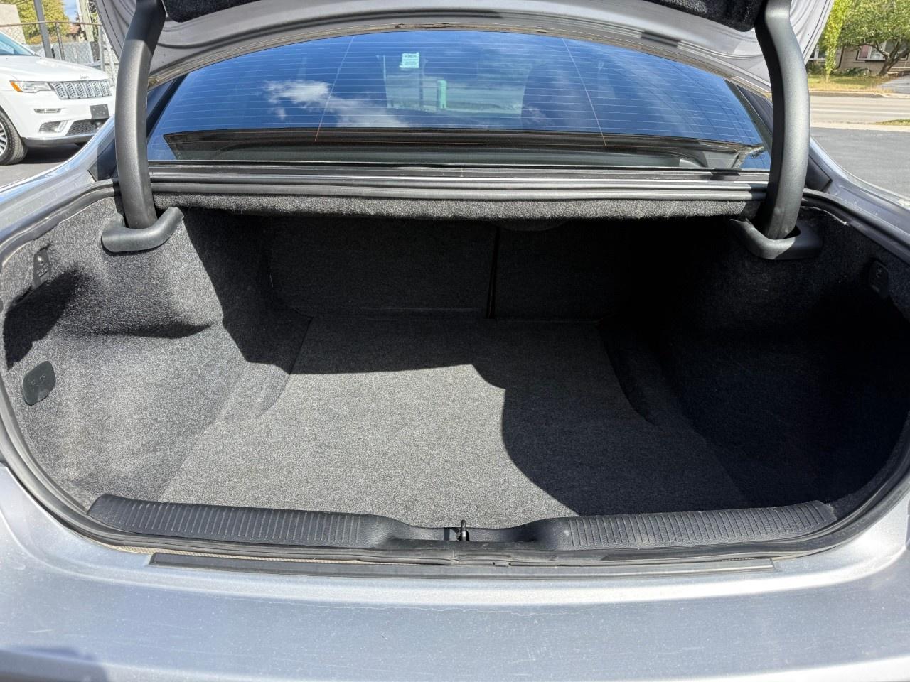 2016 Dodge Charger 4dr Sdn SXT RWD Photo